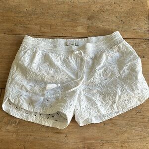 Vineyard Vines Island White Eyelet Pull-On Shorts – Size M – 100% Cotton Lined